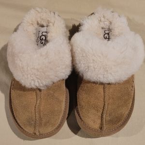 UGG Slippers / Size 11 toddler